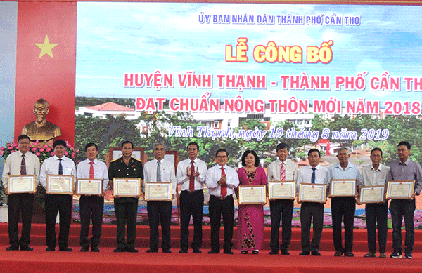 Tập trung đẩy mạnh phát triển kinh tế, nâng cao đời sống vật chất, tinh thần của nhân dân