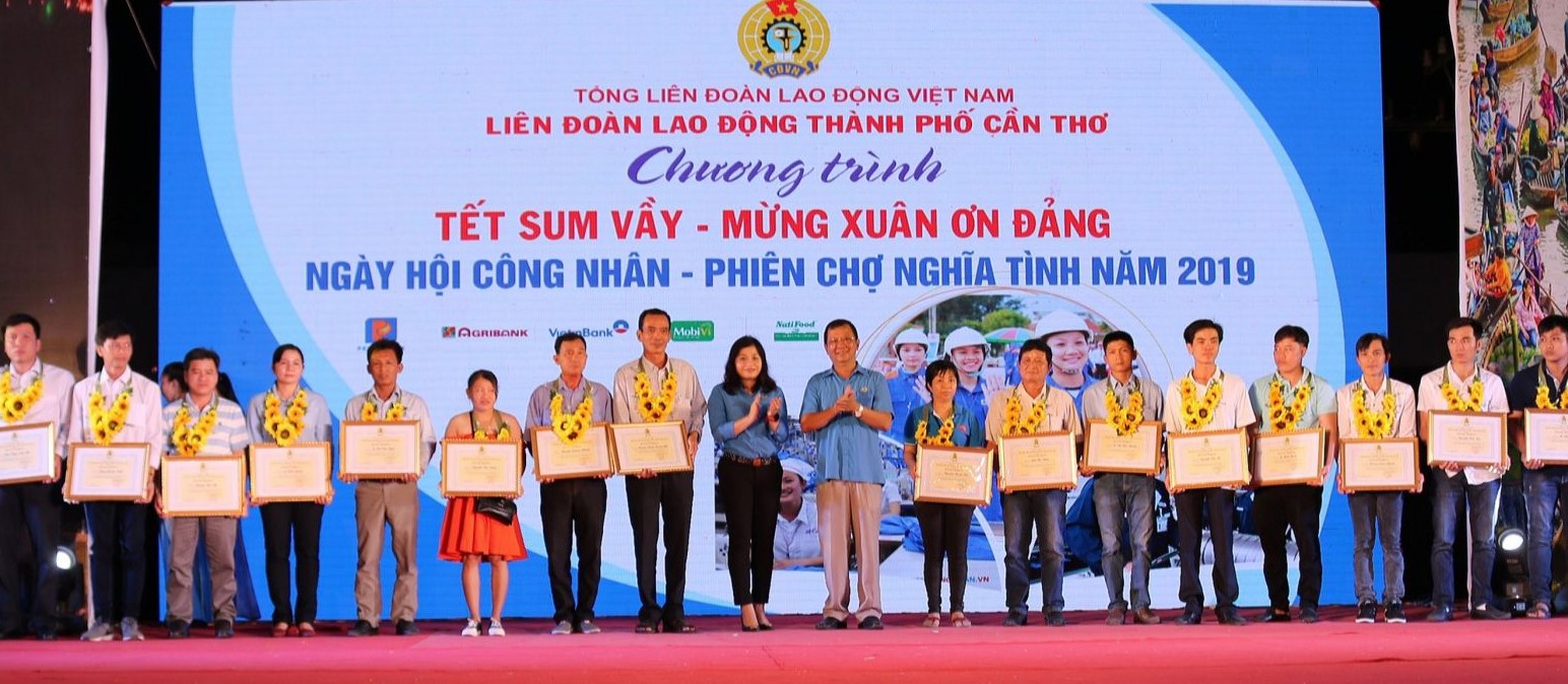 Xây dựng đội ngũ công nhân mạnh về lượng và chất