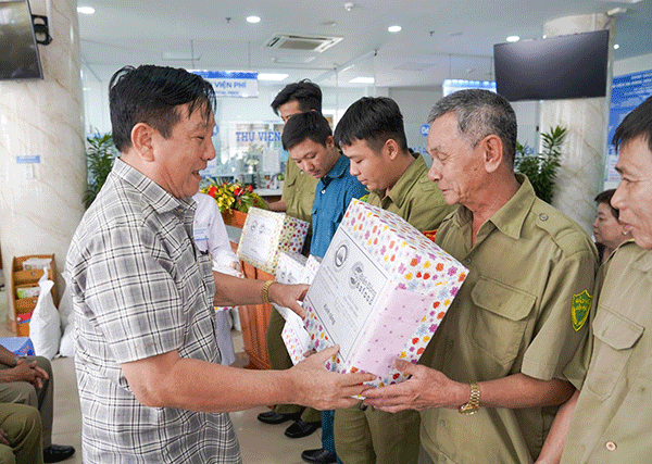 Thiết thực chăm lo Tết cho nhân dân