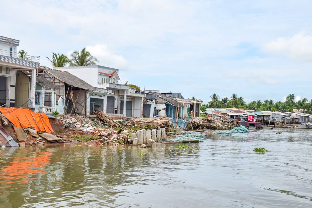 Tình trạng sạt lở bờ sông khu vực ĐBSCL diễn biến ngày càng phức tạp. Trong ảnh: Sạt lở ở quận Ô Môn, TP Cần Thơ năm 2019.