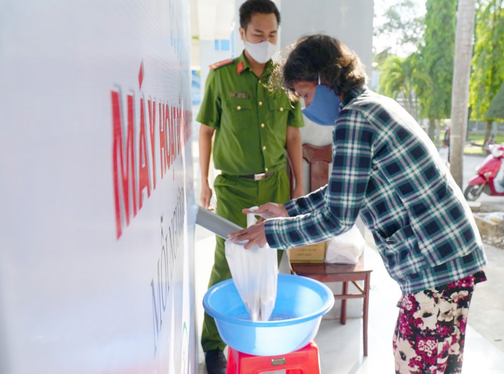 Lãnh đạo thực hiện kịp thời việc hỗ trợ
người gặp khó khăn do ảnh hưởng dịch COVID-19