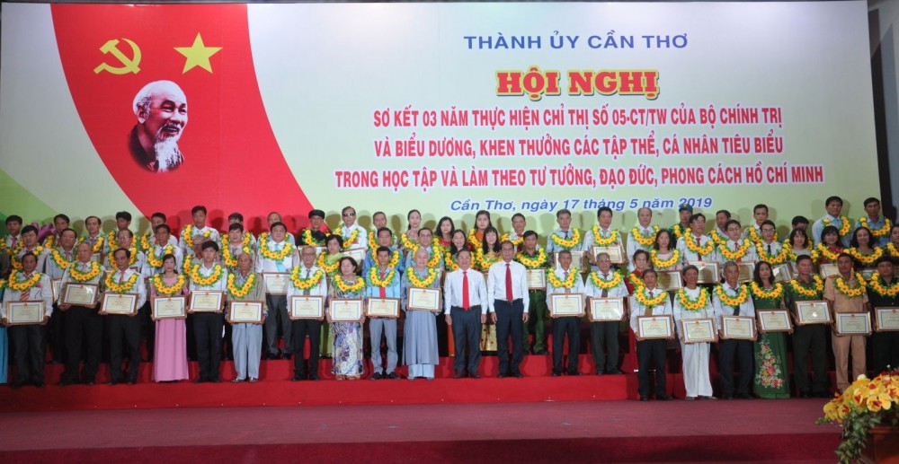 Đẩy mạnh học tập và làm theo Bác, góp phần xây dựng Đảng bộ và hệ thống chính trị thành phố trong sạch, vững mạnh