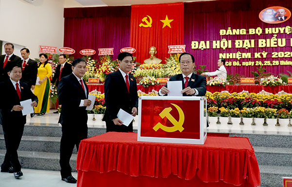 Xây dựng Đảng bộ, hệ thống chính trị huyện Cờ Đỏ thật sự trong sạch, vững mạnh