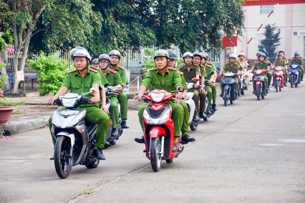 Công an huyện Phong Điền tuần tra bảo vệ an ninh trật tự trên địa bàn.