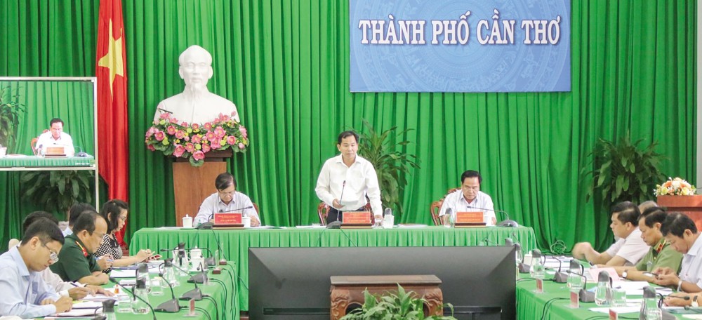 đồng chí Lê Quang Mạnh, Phó Bí thư Thành ủy, Chủ tịch UBND TP Cần Thơ, chủ trì phiên họp thường kỳ UBND TP Cần Thơ tháng 8 và 8 tháng năm 2020