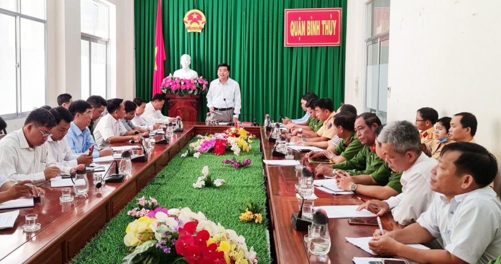 Ông Trần Thanh Bình, Chủ tịch UBND quận Bình Thủy, Trưởng Ban ATGT quận phát biểu chỉ đạo tại Hội nghị.