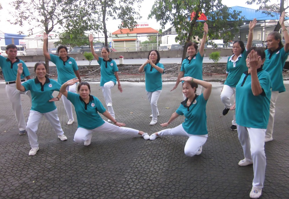 Vì cuộc sống hạnh phúc của người cao tuổi CLB LTHTGN phường Ba Láng duy trì tập thể dục dưỡng sinh để rèn luyện sức khỏe.