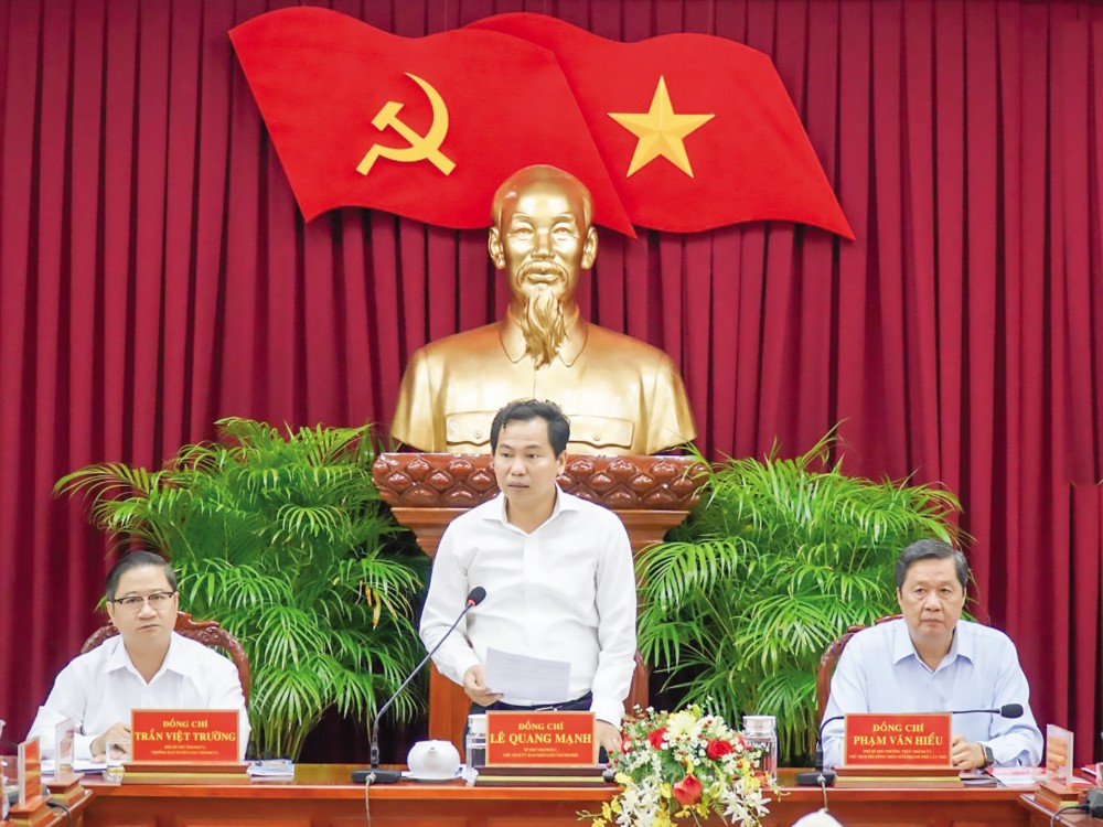 Đồng chí Lê Quang Mạnh, Bí thư Thành ủy, Chủ tịch UBND thành phố, phát biểu kết luận hội nghị. Ảnh: ANH DŨNG