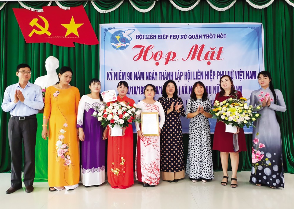 Giúp chị em tự tin vươn lên Hội LHPN quận Thốt Nốt tổ chức lễ ra mắt Câu lạc bộ "Nữ doanh nhân".