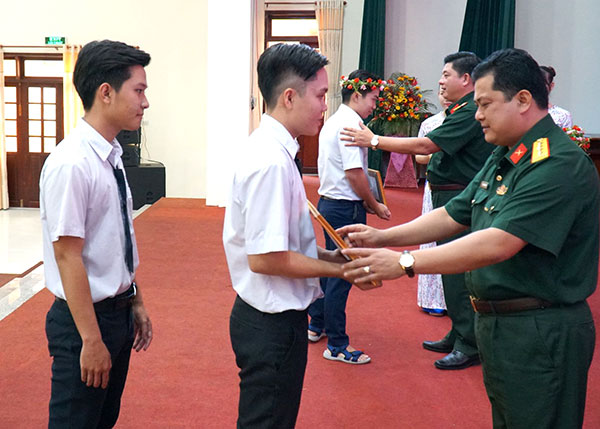 Phối hợp thực hiện tốt công tác tuyển sinh Quân sự