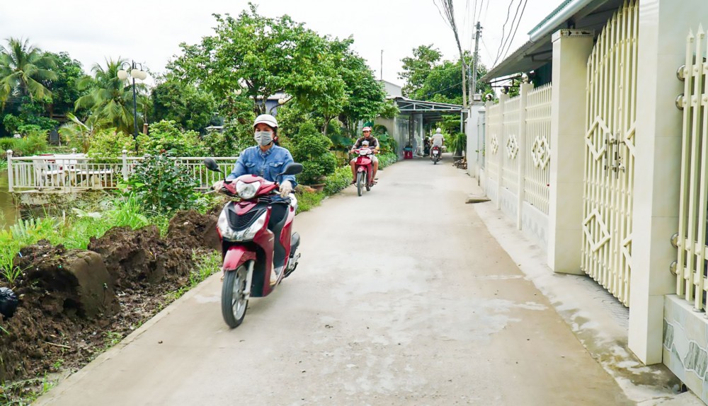 Năng động đưa nghị quyết
của Đảng vào cuộc sống Tuyến đường Rạch Vông - Rạch Cùng được đầu tư nâng cấp, mở rộng.