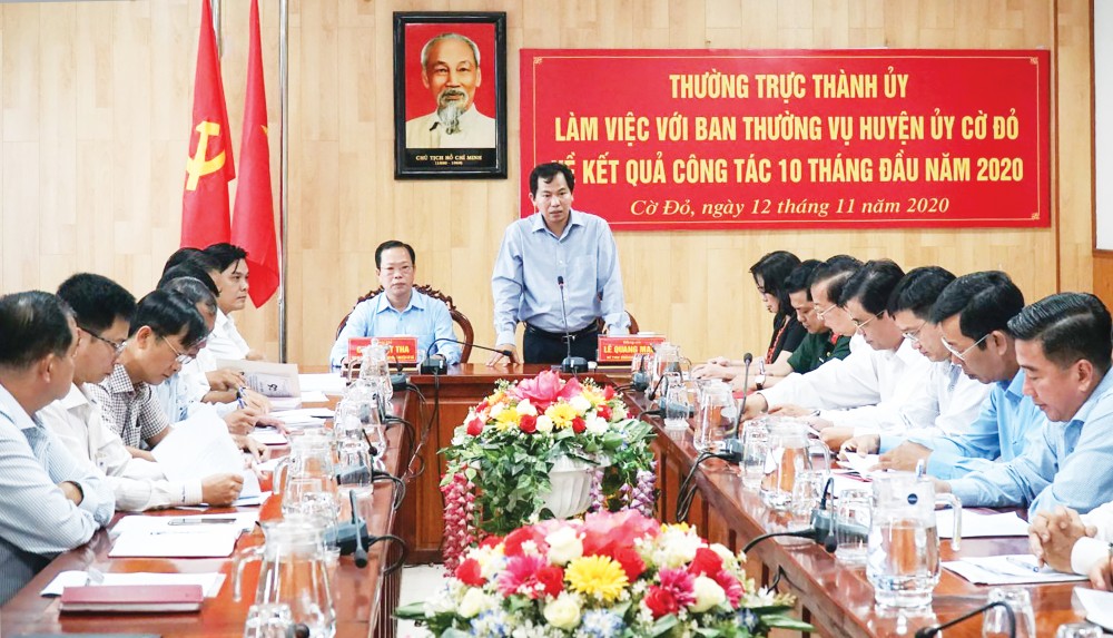 Đồng chí Lê Quang Mạnh, Bí thư Thành ủy, phát biểu kết luận buổi làm việc.