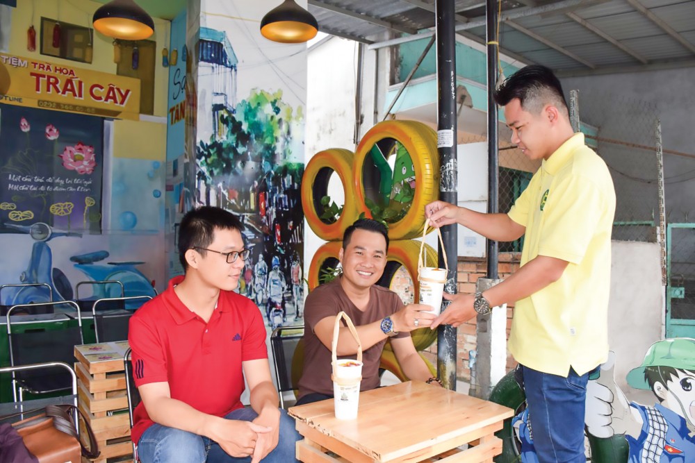 Mô hình khởi nghiệp tiệm trà sử dụng vật liệu thân thiện môi trường tại TP Cần Thơ.
