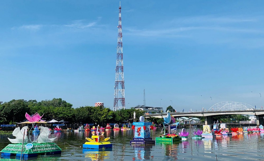 Hoa đăng năm 2019.