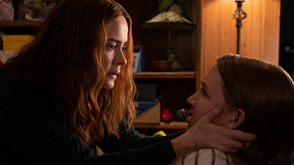 Sarah Paulson (trái) vai Diane Sherman trong “Run”.