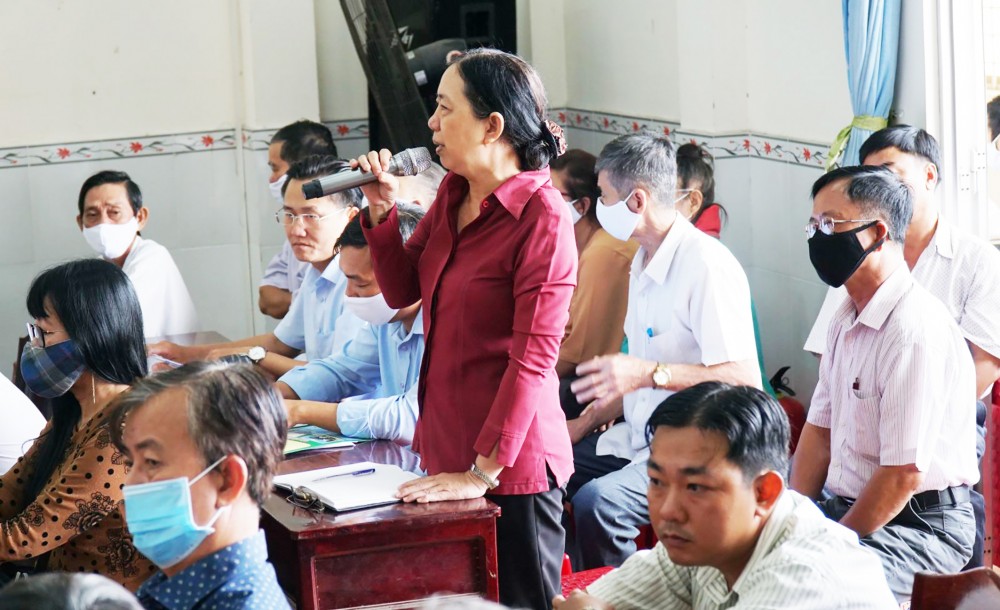 Đại biểu Quốc hội đơn vị TP Cần Thơ tiếp xúc cử tri Cờ Đỏ, Vĩnh Thạnh, Ninh Kiều, Thới Lai Cử tri phường An Khánh phát biểu kiến nghị QH những vấn đề mình quan tâm. Ảnh: ANH DŨNG