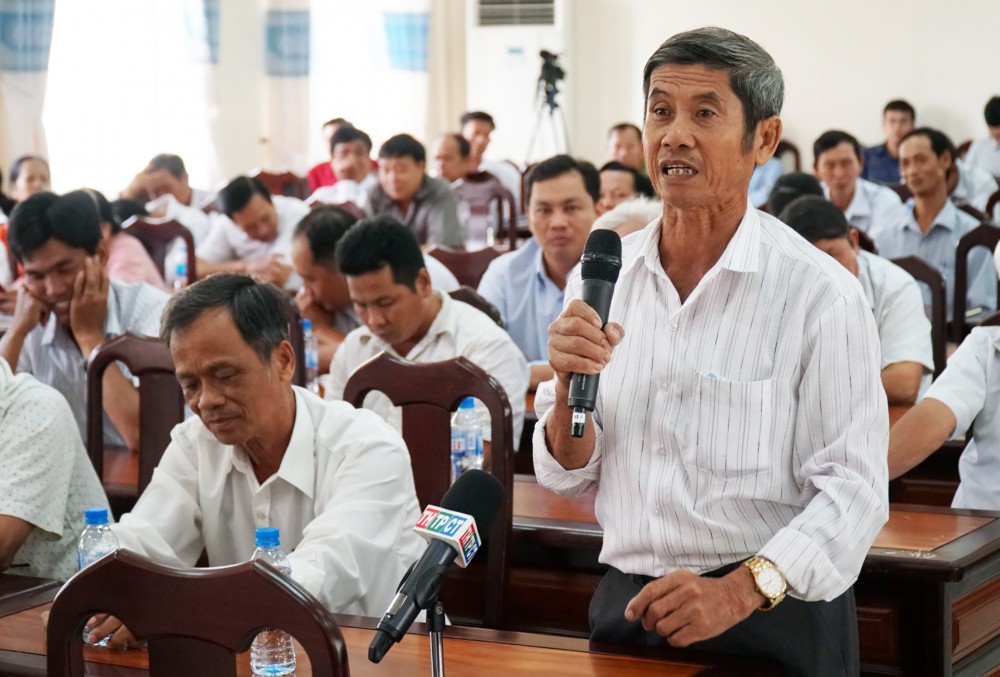 Đại biểu Quốc hội đơn vị TP Cần Thơ tiếp xúc cử tri Cờ Đỏ, Vĩnh Thạnh, Ninh Kiều, Thới Lai Cử tri huyện Cờ Đỏ đề đạt các kiến nghị đến các ĐBQH. Ảnh: PHẠM TRUNG