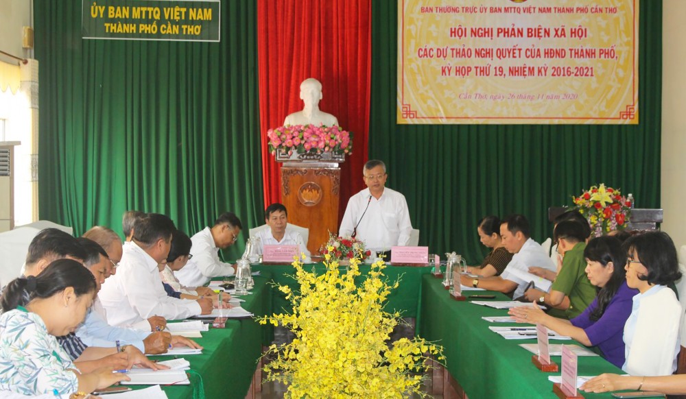 Thống nhất nội dung, chương trình kỳ họp cuối năm 2020 của HĐND thành phố Ông Nguyễn Trung Nhân, Ủy viên Ban Thường vụ Thành ủy, Chủ tịch Ủy ban MTTQVN thành phố tiếp thu các ý kiến phản biện của đại biểu. Ảnh: THANH THƯ