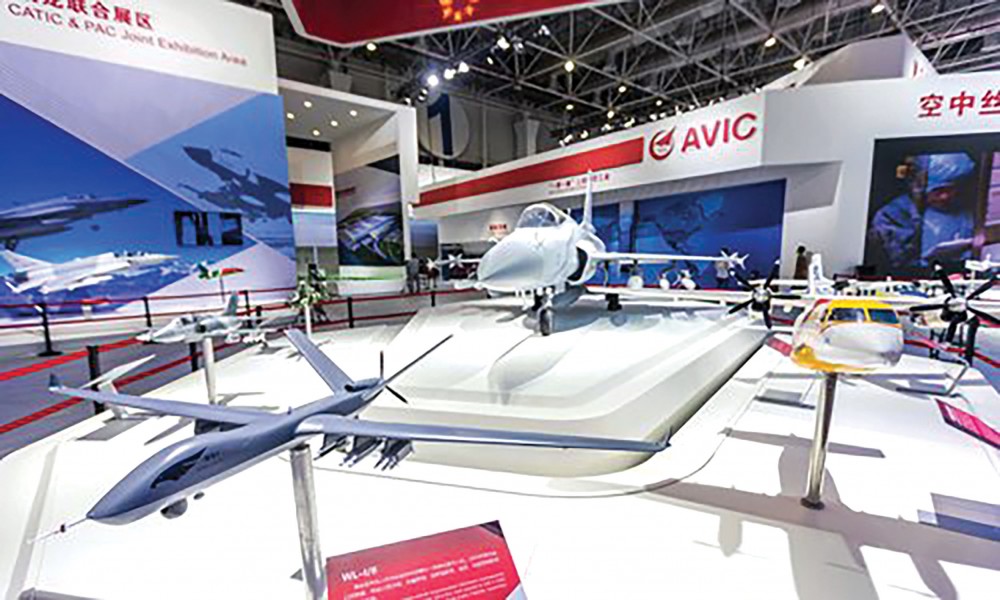 Các mẫu vũ khí của AVIC (Trung Quốc) tại một triển lãm. Ảnh: VCG