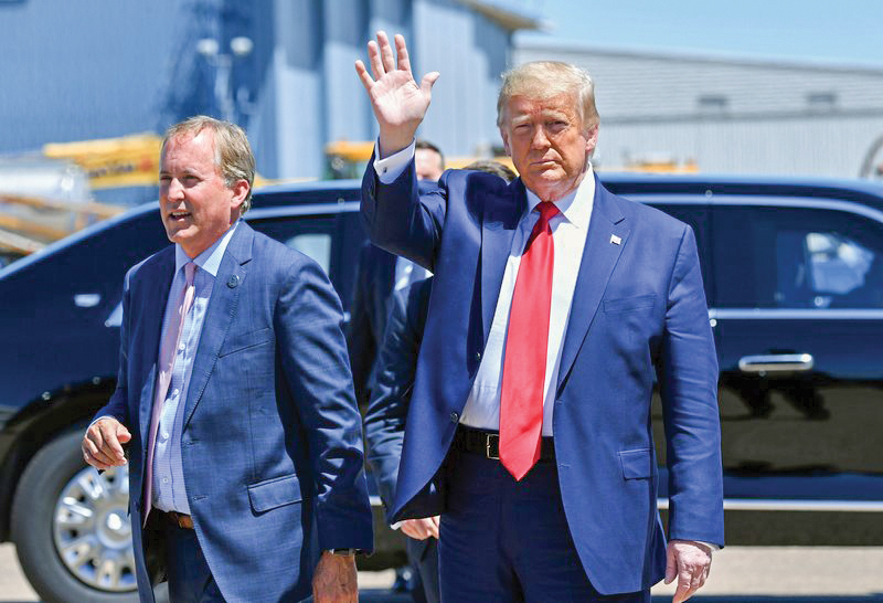 Tối cao Pháp viện Mỹ dập tắt hy vọng của ông Trump Tổng chưởng lý bang Texas Ken Paxton (trái) và Tổng thống Donald Trump đã thất bại trong cuộc chiến pháp lý cuối cùng chống lại kết quả bầu cử. Ảnh: AFP