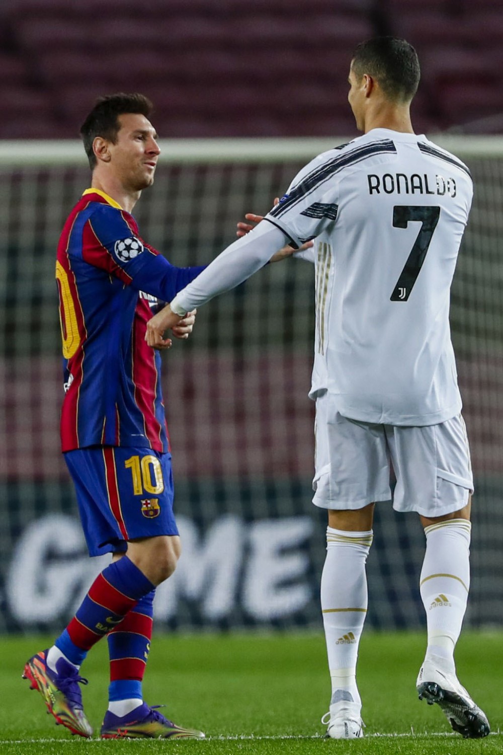 Messi (trái) và Ronaldo trong trận đấu mới nhất. Ảnh: ESPN