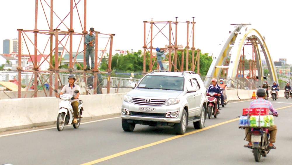 Cầu Quang Trung đơn nguyên 2 - thuộc Dự án 3 xây dựng mới đã thông xe khoảng 1 năm nay và nâng cấp đơn nguyên 1 dự kiến hoàn thành vào cuối tháng 12-2020. 