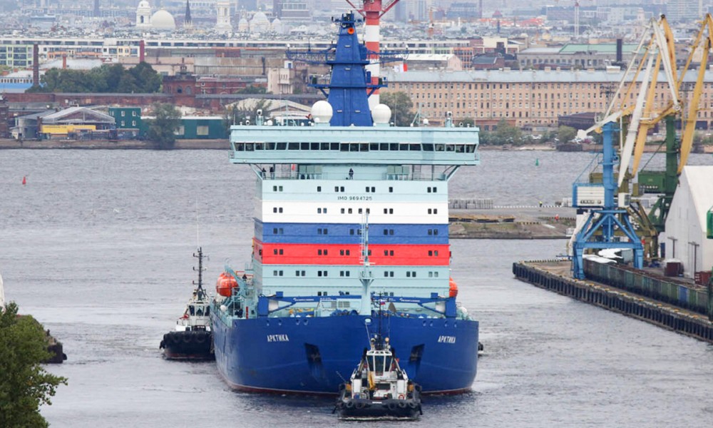 Tàu Arktika chạy thử nghiệm ở thành phố St. Petersburg hồi tháng 12-2019. Ảnh: TASS