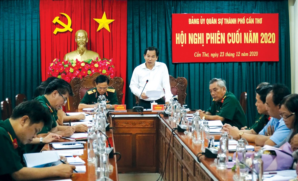 Đồng chí Lê Quang Mạnh, Bí thư Thành ủy, Bí thư Đảng ủy QS thành phố phát biểu chỉ đạo tại hội nghị. Ảnh: PHẠM TRUNG