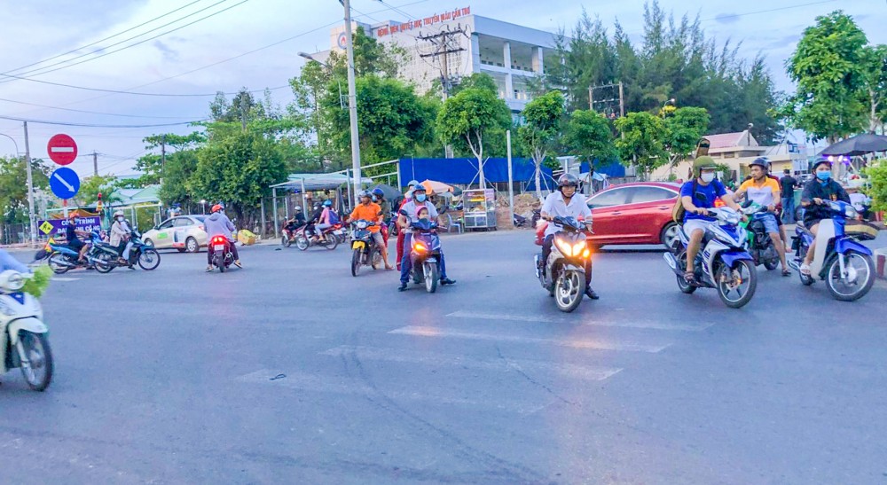 Tình hình giao thông tại cổng BVĐKTƯ Cần Thơ.