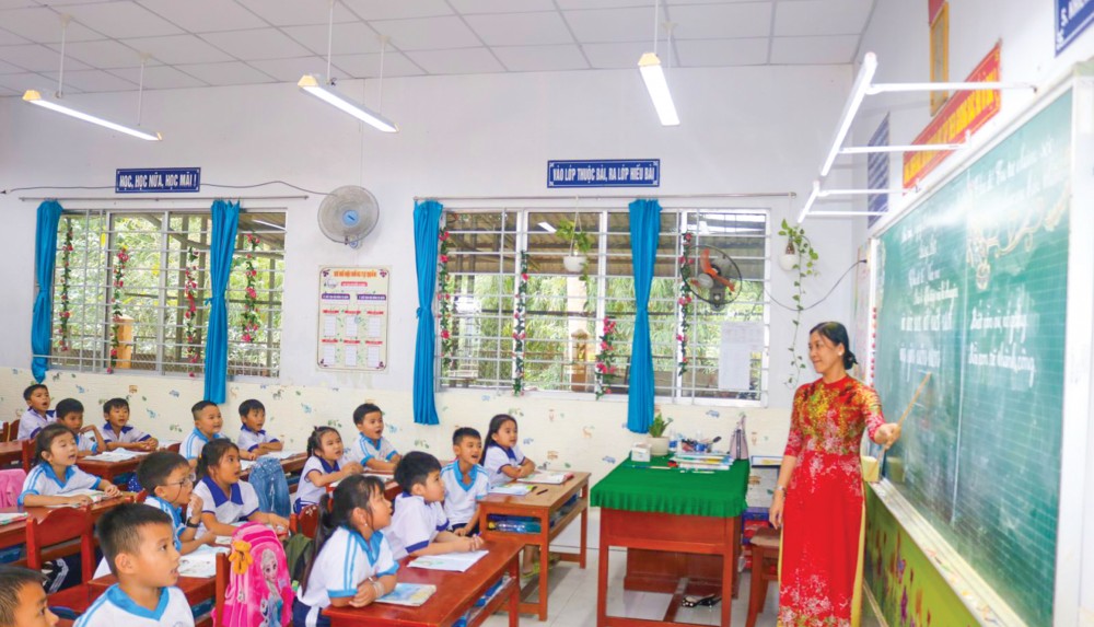Mô hình "Chiếu sáng học đường" đã nâng chất lượng chiếu sáng cho lớp học, giúp bảo vệ thị lực cho các em học sinh tại Trường Tiểu học thị trấn Thới Lai 2, huyện Thới Lai.
