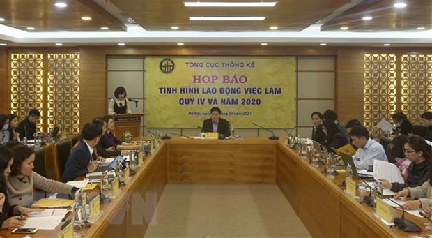 Gần 70% người lao động bị giảm thu nhập vì dịch COVID-19