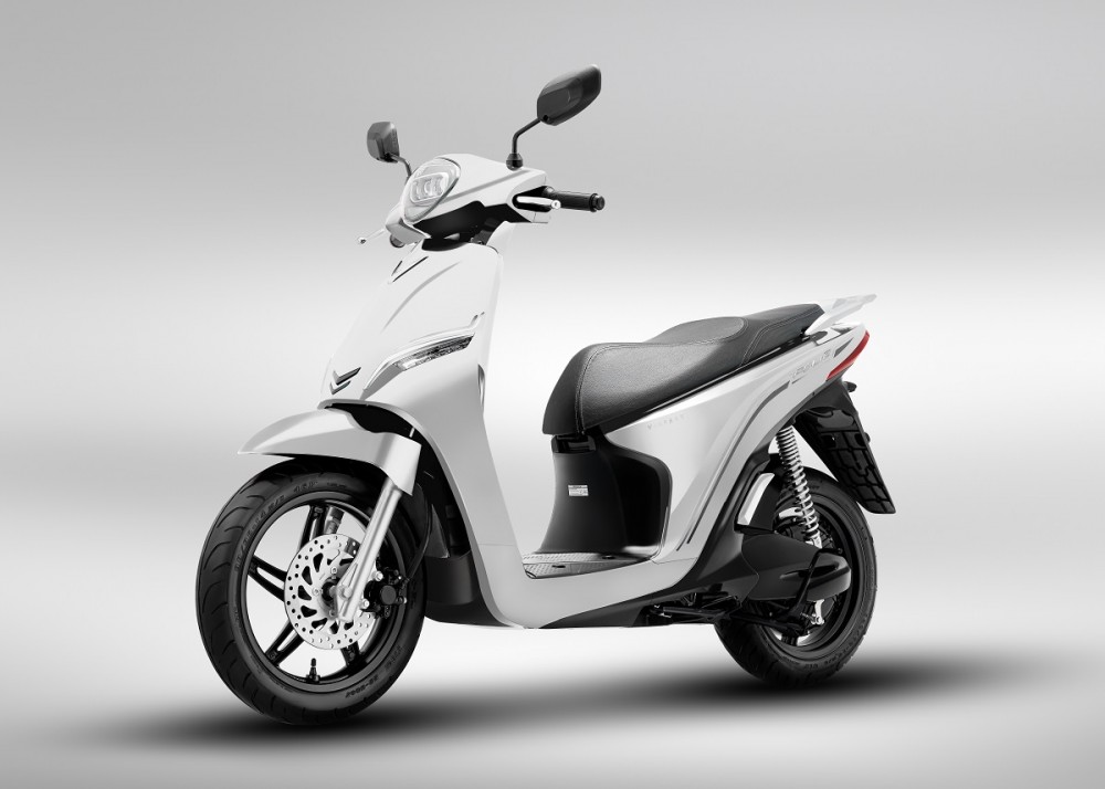 VinFast ra mắt hai dòng xe máy điện mới và công bố mô hình trải nghiệm mua sắm O2O