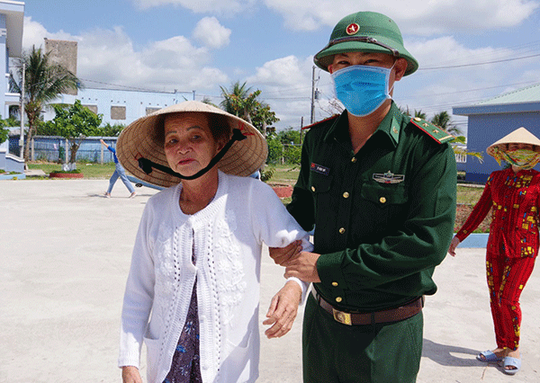 Nhiều hoạt động chào mừng Đại hội Đảng và giúp nhân dân biên giới biển