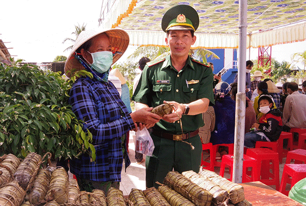 Nhiều hoạt động chào mừng Đại hội Đảng và giúp nhân dân biên giới biển