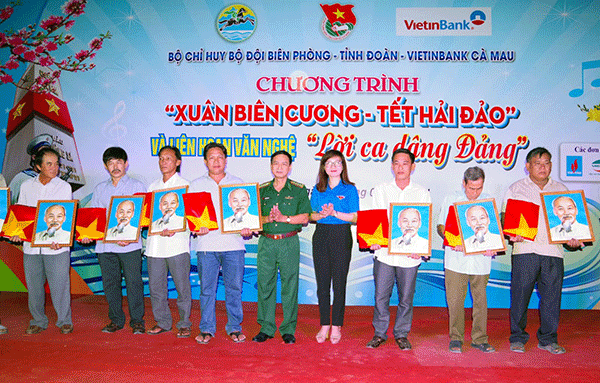 Nhiều hoạt động chào mừng Đại hội Đảng và giúp nhân dân biên giới biển