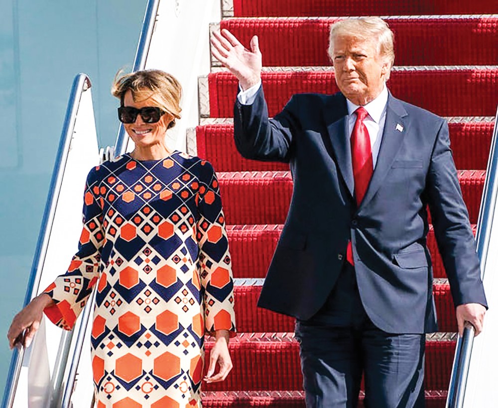 Ông Trump lập “Văn phòng cựu tổng thống” Cựu Tổng thống Trump và phu nhân trở về khu nghỉ dưỡng Mar-a-Lago, bang Florida hôm 20-1. Ảnh: Palm Beach Post