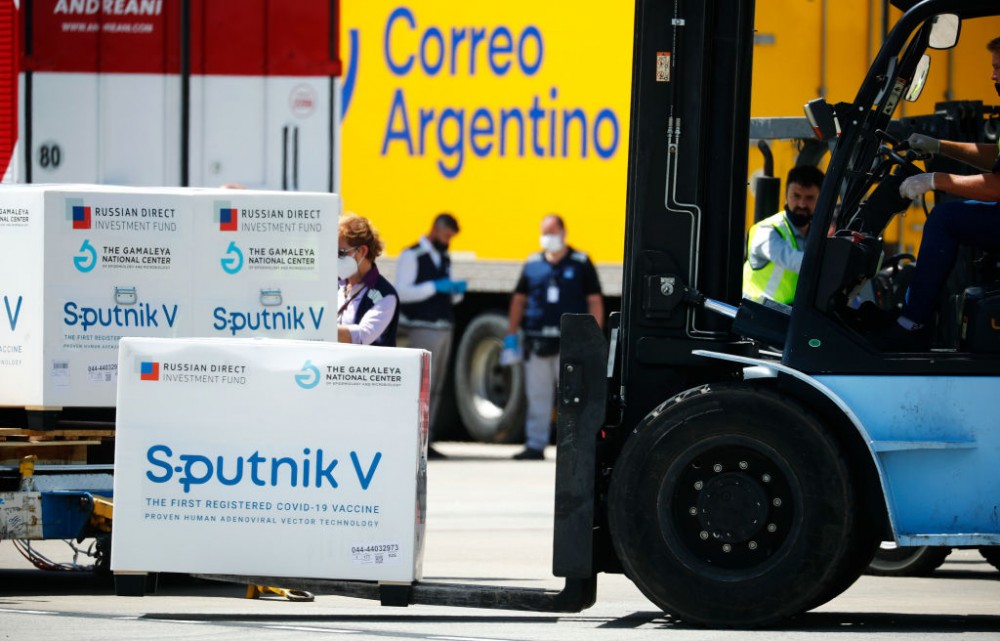 Argentina mua 25 triệu liều vaccine Sputnik V của Nga và đã tiêm trên 600.000 liều. Ảnh: Getty Images