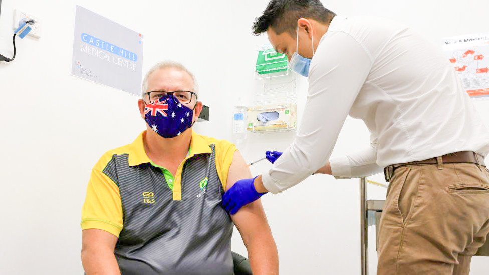Thủ tướng Úc Morrison được tiêm vaccine sáng 21-2.