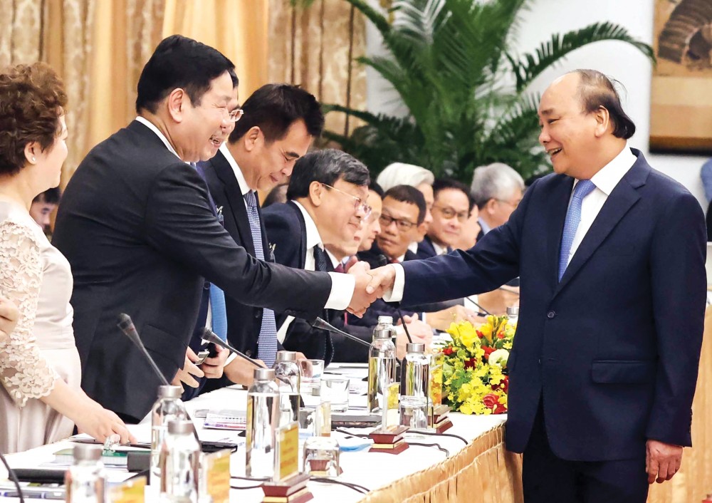 Thủ tướng Nguyễn Xuân Phúc với các đại biểu dự cuộc “Đối thoại 2045”. Ảnh: Thống Nhất - TTXVN