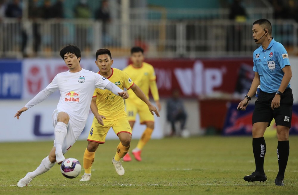 V.League trở lại giúp thầy Park kiểm tra kỹ phong độ của học trò. Ảnh: ANH HUY