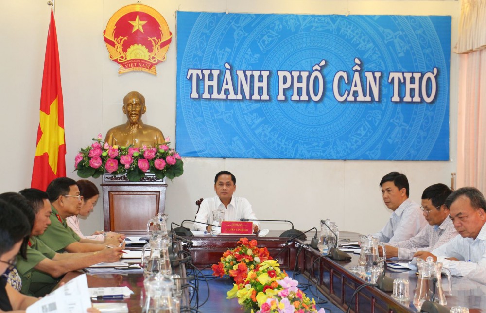 Ông Nguyễn Văn Hồng, Phó Chủ tịch UBND TP Cần Thơ chủ trì đầu cầu TP Cần Thơ. Ảnh: N.H