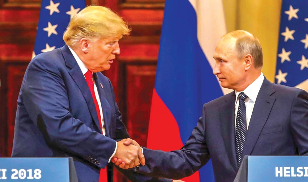 Ông Trump (trái) gặp người đồng cấp Nga Putin hồi năm 2018 khi còn làm tổng thống Mỹ. Ảnh: NBC News