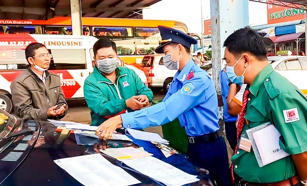 Thanh tra Sở GTVT TP Cần Thơ tăng cường kiểm tra hoạt động kinh doanh vận tải tại Bến xe khách Trung tâm.