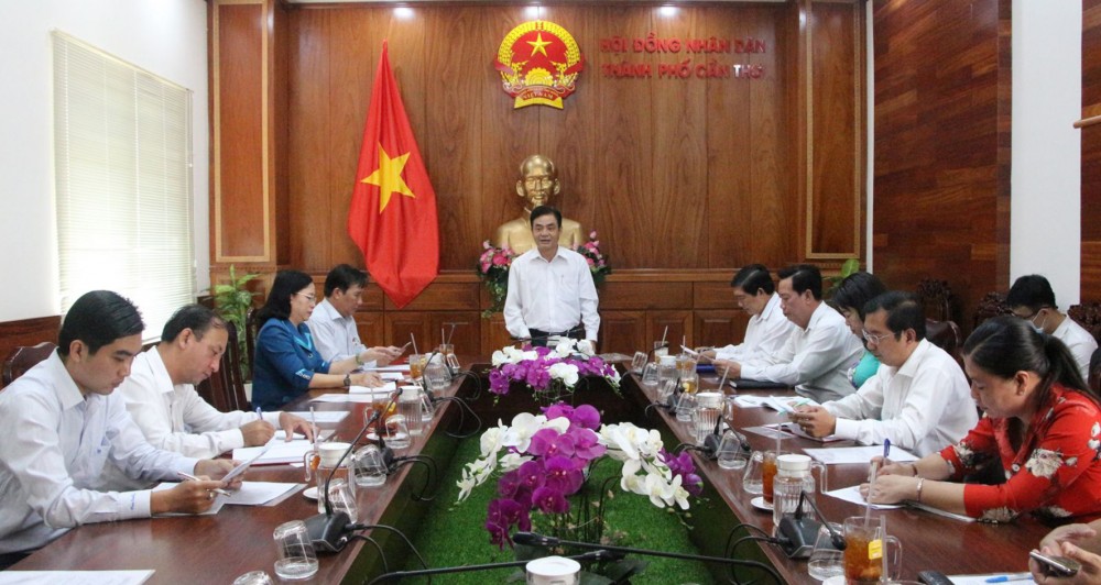 Ông Nguyễn Xuân Hải, Ủy viên Ban Thường vụ Thành ủy, Phó Chủ tịch Thường trực HĐND thành phố, Trưởng Ban bầu cử số 01, phát biểu tại cuộc họp.