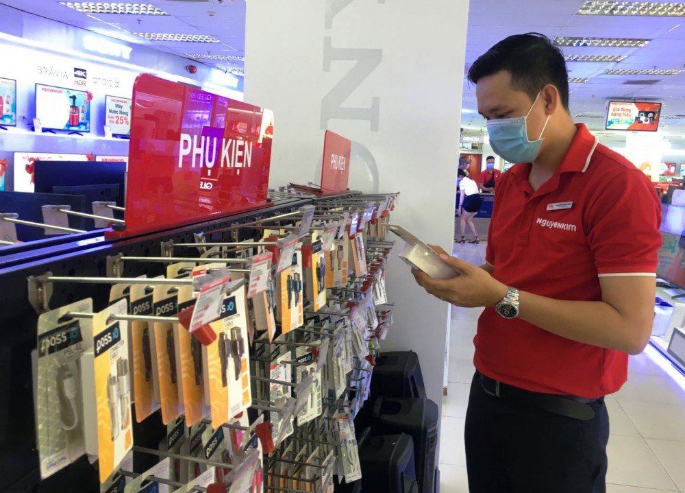 Chọn phụ kiện tiện ích cho thiết bị di động Trung tâm mua sắm Nguyễn Kim - Cần Thơ bày bán đa dạng các phụ kiện công nghệ dành cho thiết bị di động.