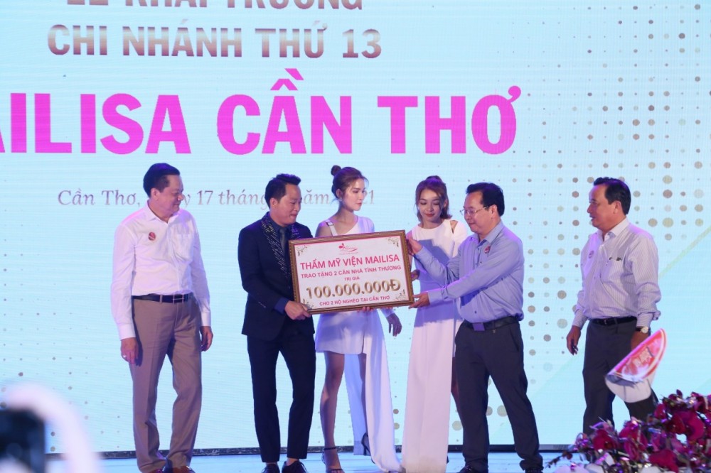 Người dân “mãn nhãn” khi dàn hoa hậu cùng siêu xe lần đầu xuất hiện tại Cần Thơ