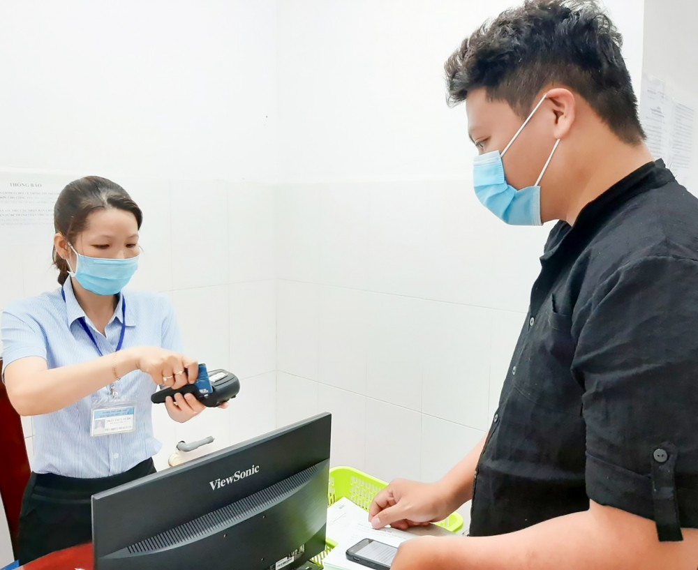 Thanh toán dịch vụ y tế không dùng tiền mặt được triển khai tại BV Ung bướu TP Cần Thơ từ cuối năm 2019.