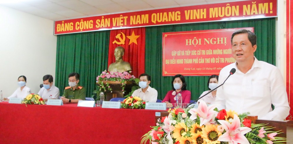 Những người ứng cử đại biểu Quốc hội, HĐND tiếp tục tiếp xúc cử tri Những người ứng cử đại biểu HĐND thành phố, đơn vị bầu cử số 1 (quận Ninh Kiều) tiếp xúc cử tri phường Hưng Lợi. Ảnh: NGỌC QUYÊN