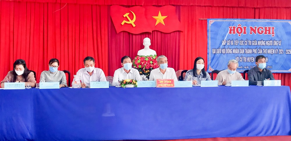 Những người ứng cử đại biểu Quốc hội, HĐND tiếp tục tiếp xúc cử tri Những người ứng cử đại biểu HĐND thành phố, đơn vị bầu cử số 11 (huyện Vĩnh Thạnh) tiếp xúc cử tri.