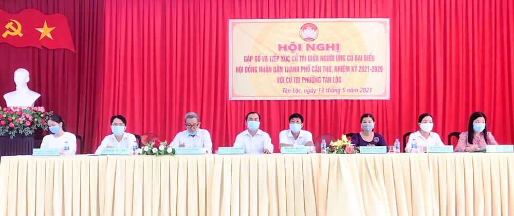 Những người ứng cử đại biểu Quốc hội, HĐND tiếp tục tiếp xúc cử tri Những người ứng cử đại biểu HĐND đơn vị bầu cử số 9, gặp gỡ, tiếp xúc với cử tri phường Tân Lộc. Ảnh: Thanh Thư